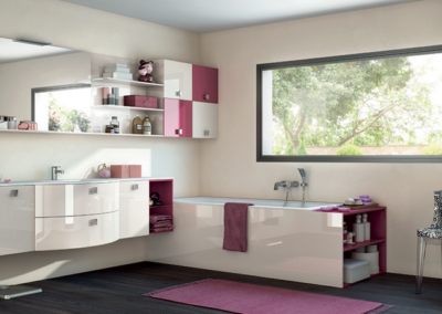 Meuble-laque-blanc-et-cerise