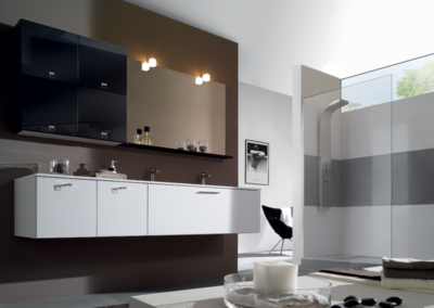 Meuble-laqué-noir-et-blanc